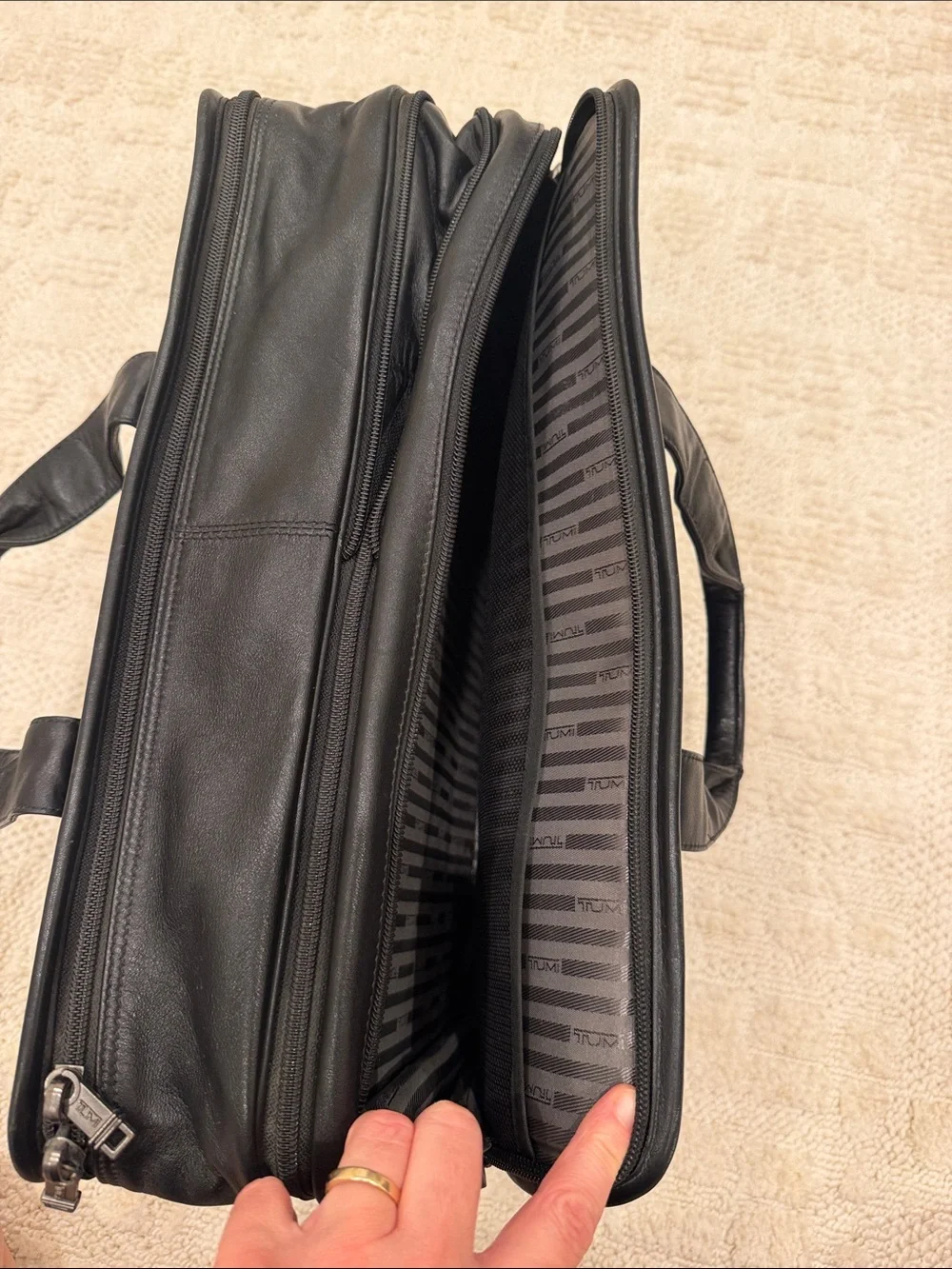 TUMI Leather Bag 96060D4 Black